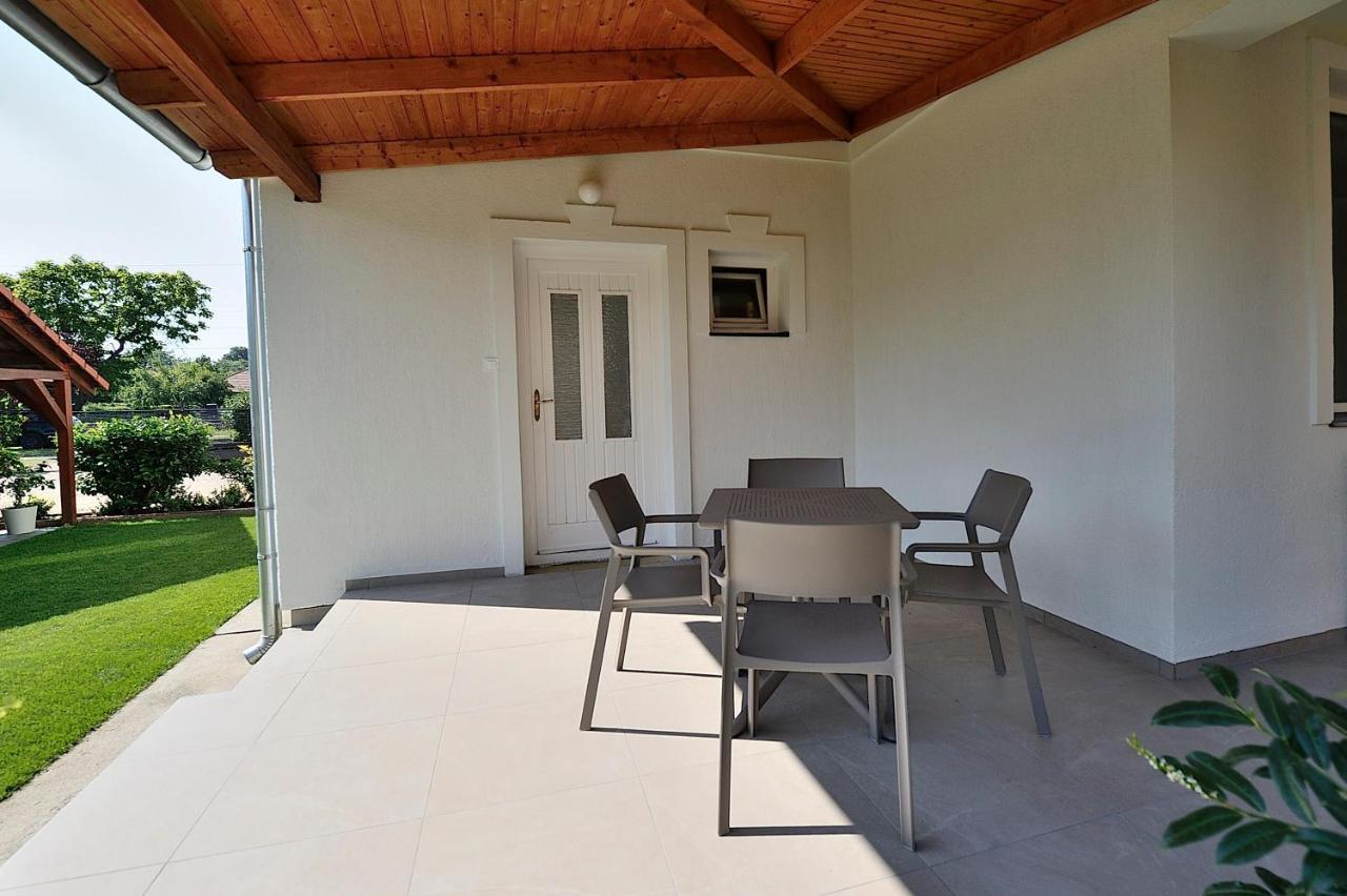 Best Apartman Lelle Balatonlelle Buitenkant foto