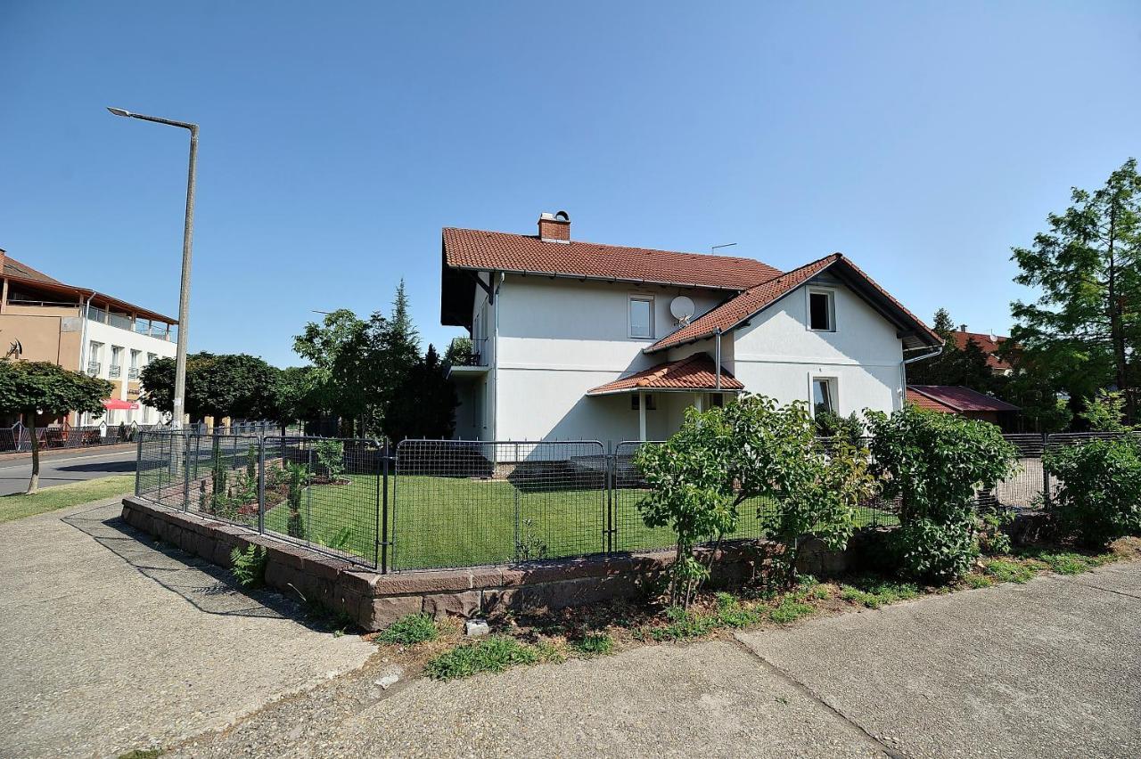Best Apartman Lelle Balatonlelle Buitenkant foto