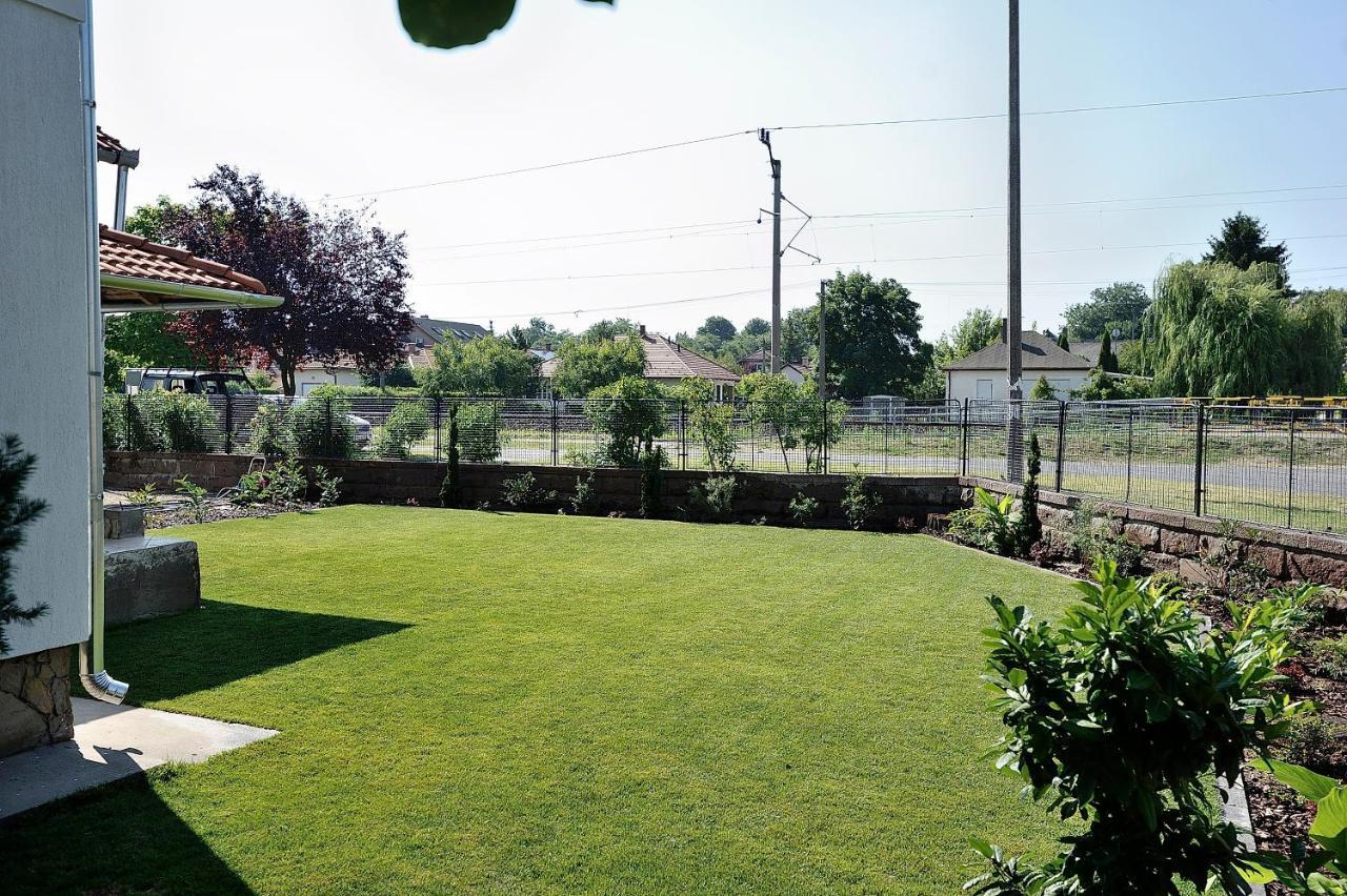 Best Apartman Lelle Balatonlelle Buitenkant foto