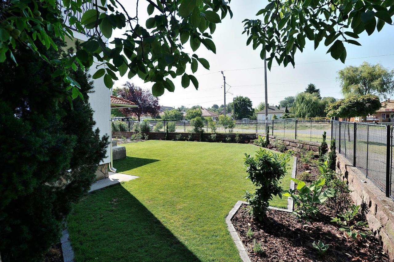 Best Apartman Lelle Balatonlelle Buitenkant foto